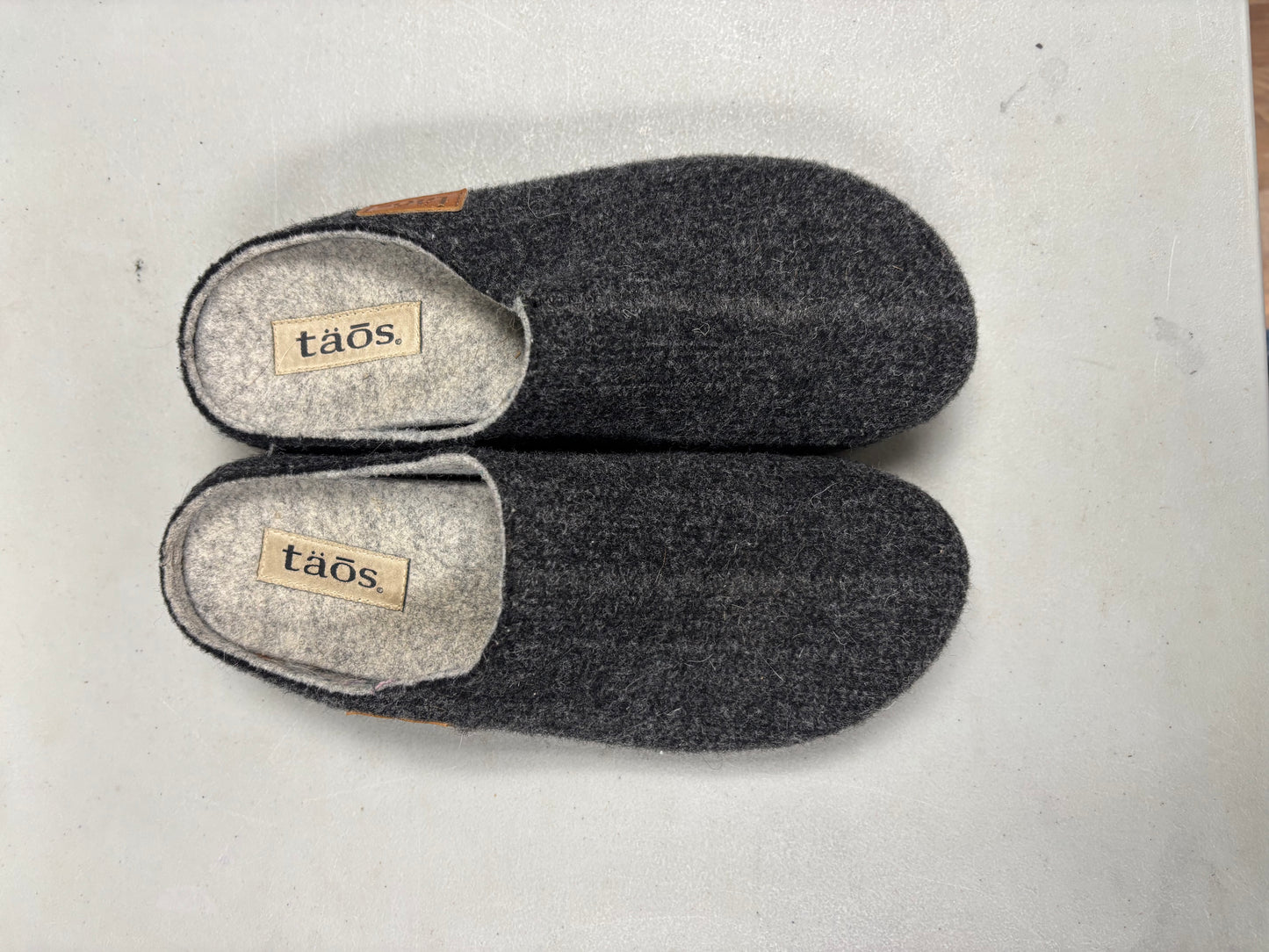 Täōs Slippers- W 9.5