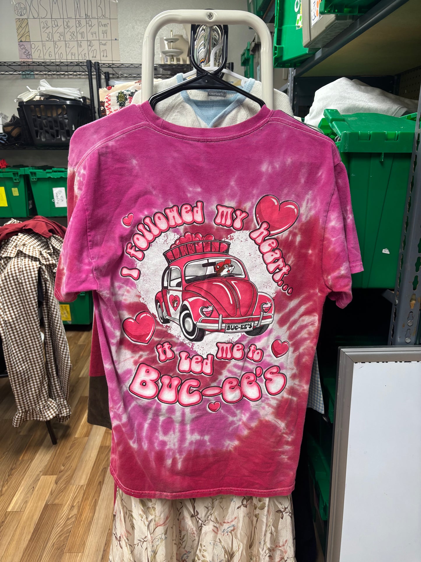 Buc-ee’s Love Shirt - M
