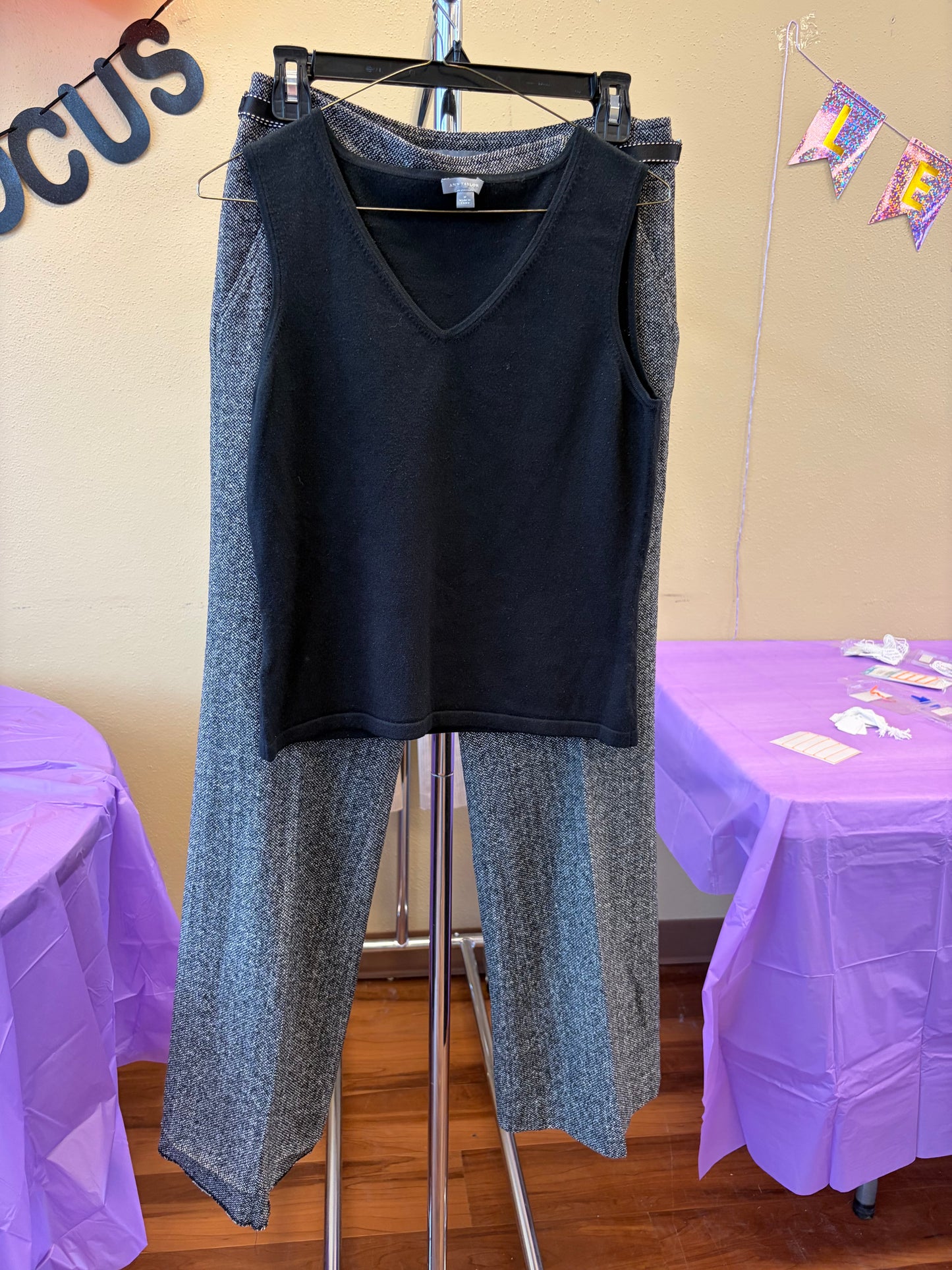 Ann Taylor Black Tank - M