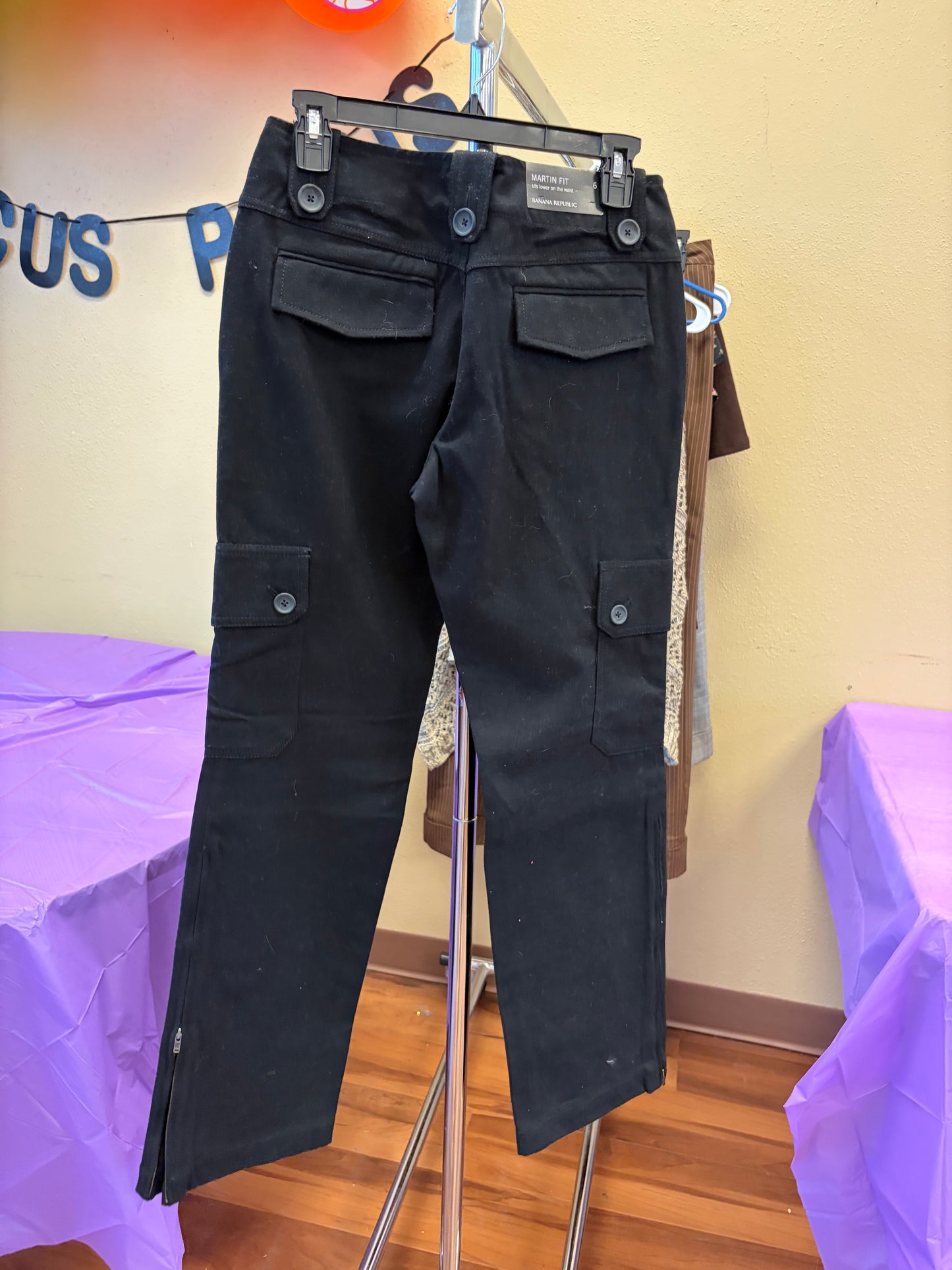 Banana Republic Black Cargo Pant - Size 6