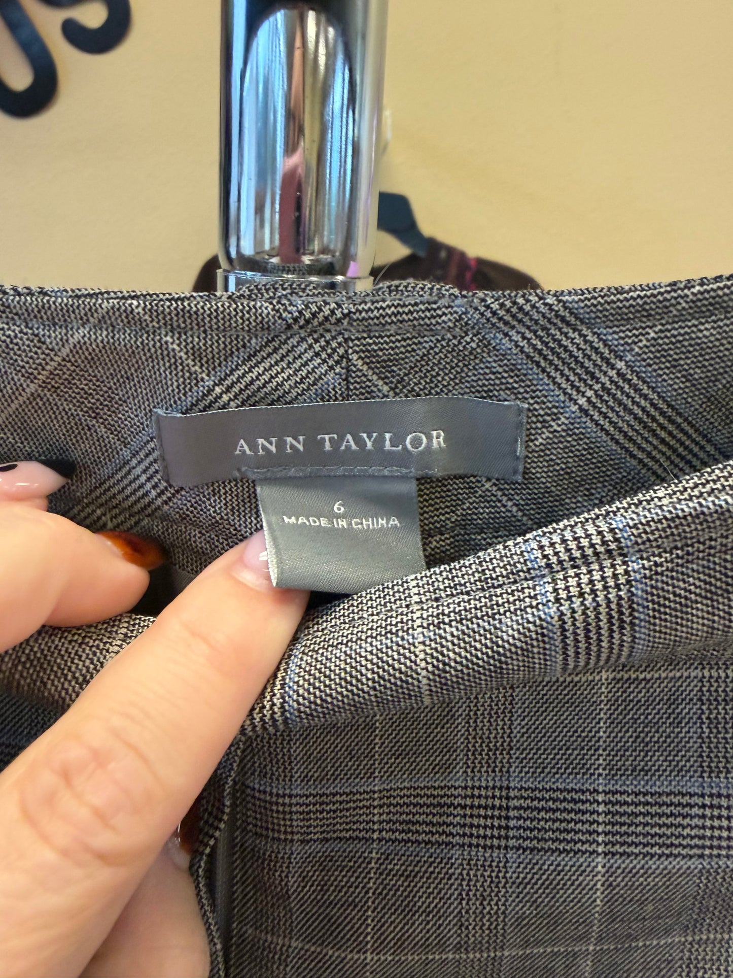Ann Taylor Gray Dress Pants - Size 6