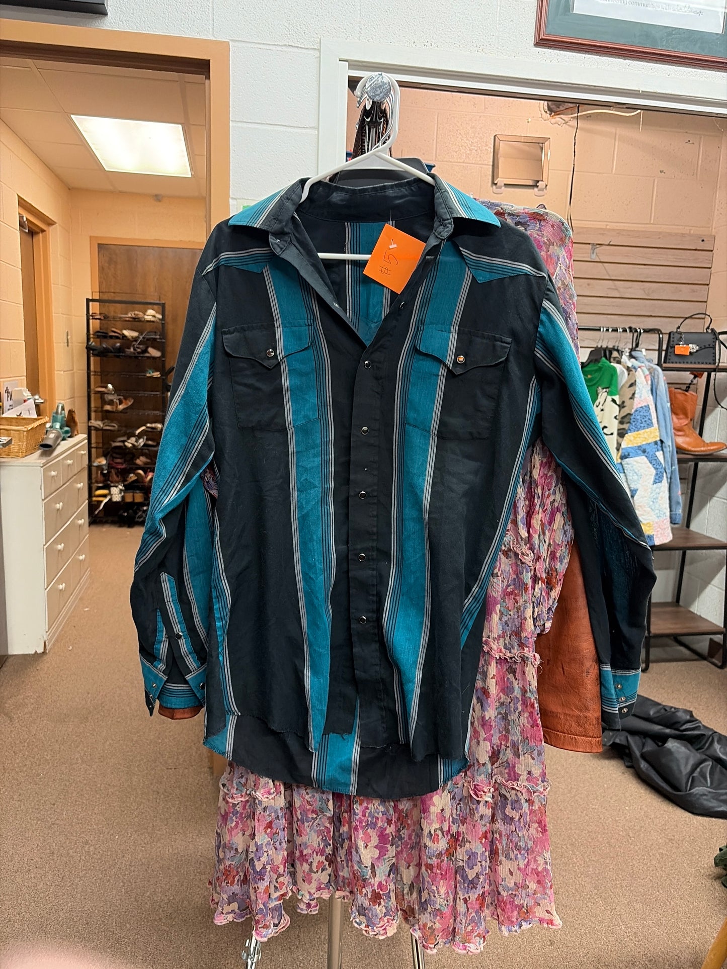 Pearl snap shirt - Men’s M