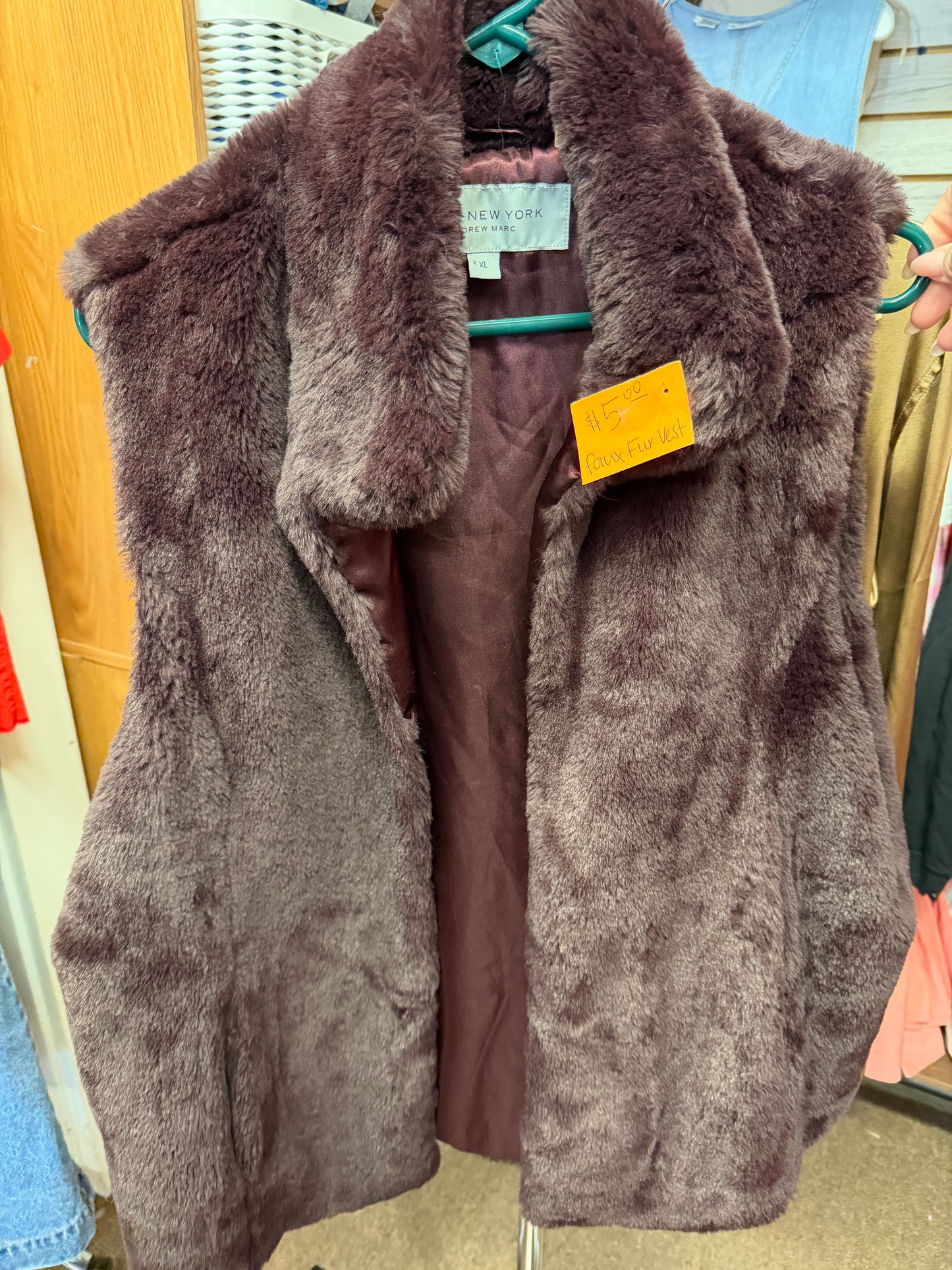 Faux fur vest - Andrew Marc