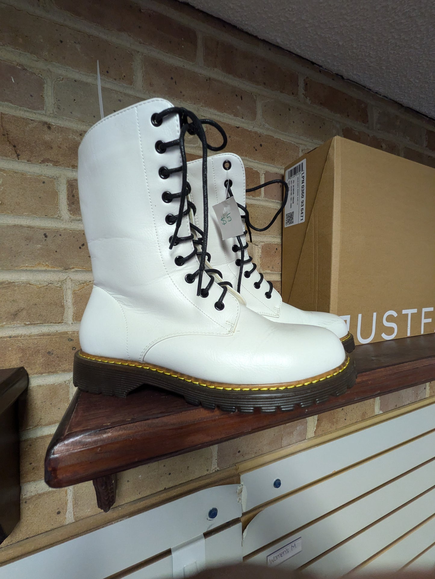 Shoes - Women's white combat boots size 7