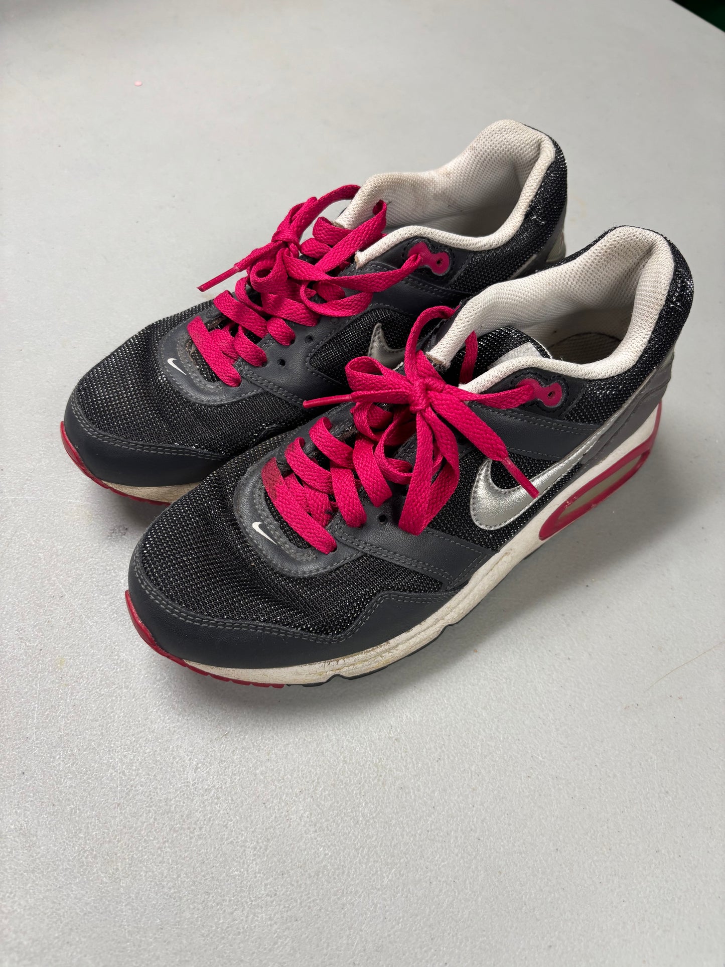 Nike Black/Pink Air Max Navigate- W 6.5