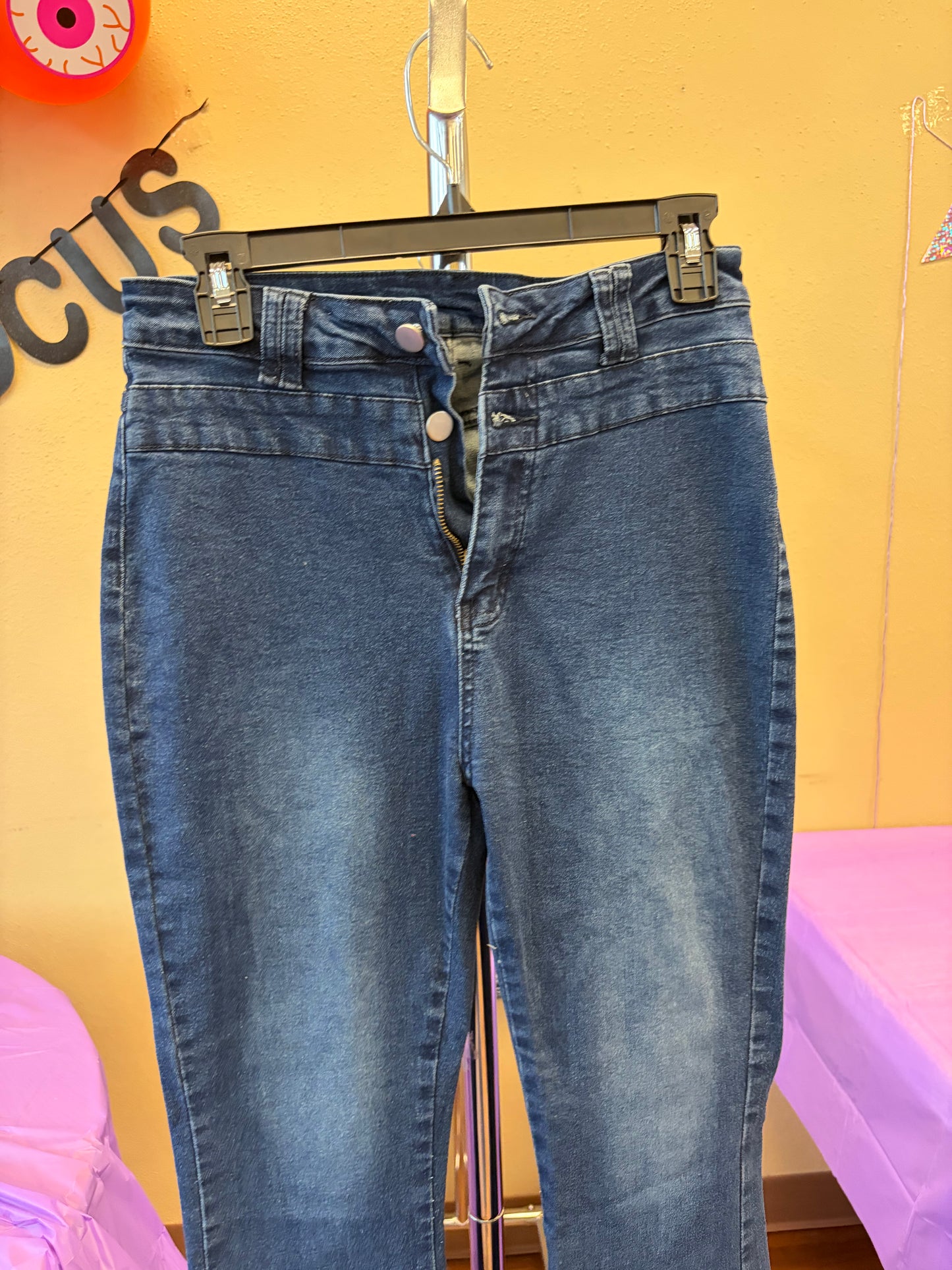 High Waisted Dark Wash Jeans - M