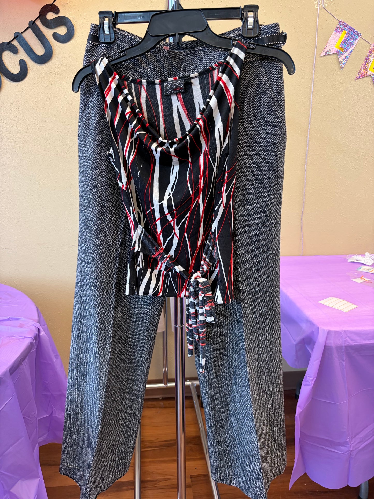 Black & Red Front Tie Tank - S