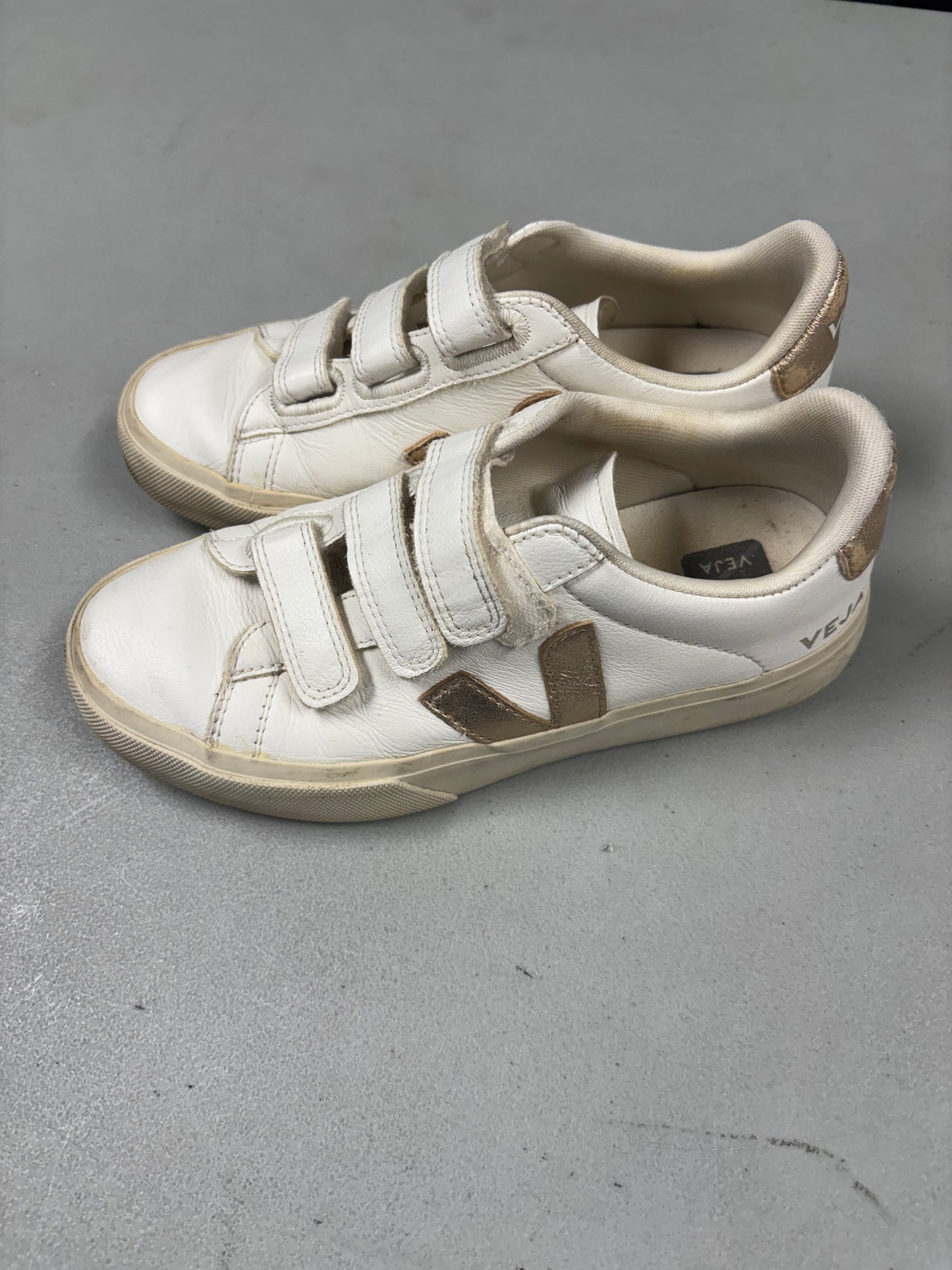 7/1/26 Veja Recife Low Top Sneakers- W 7