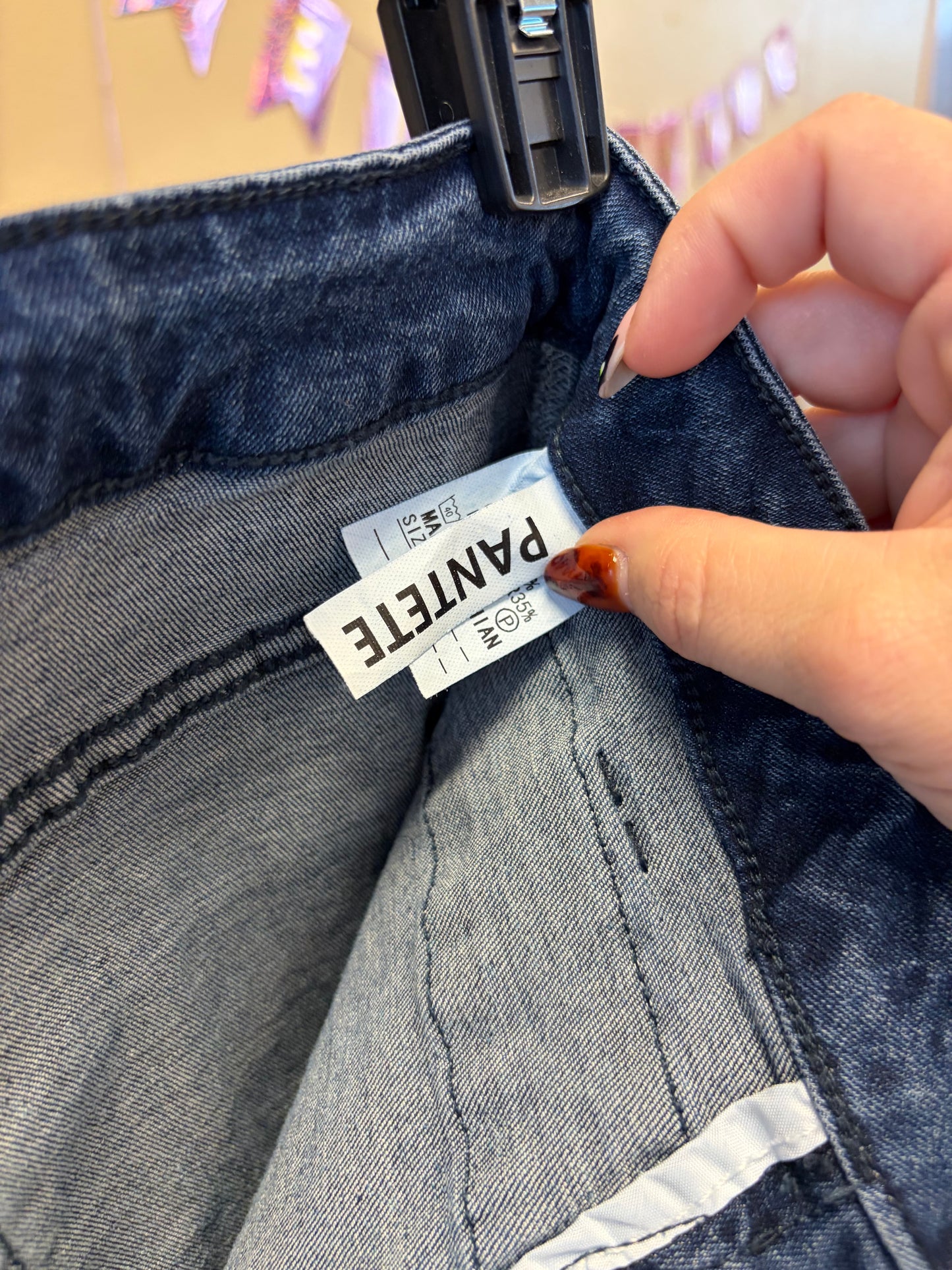 High Waisted Dark Wash Jeans - M