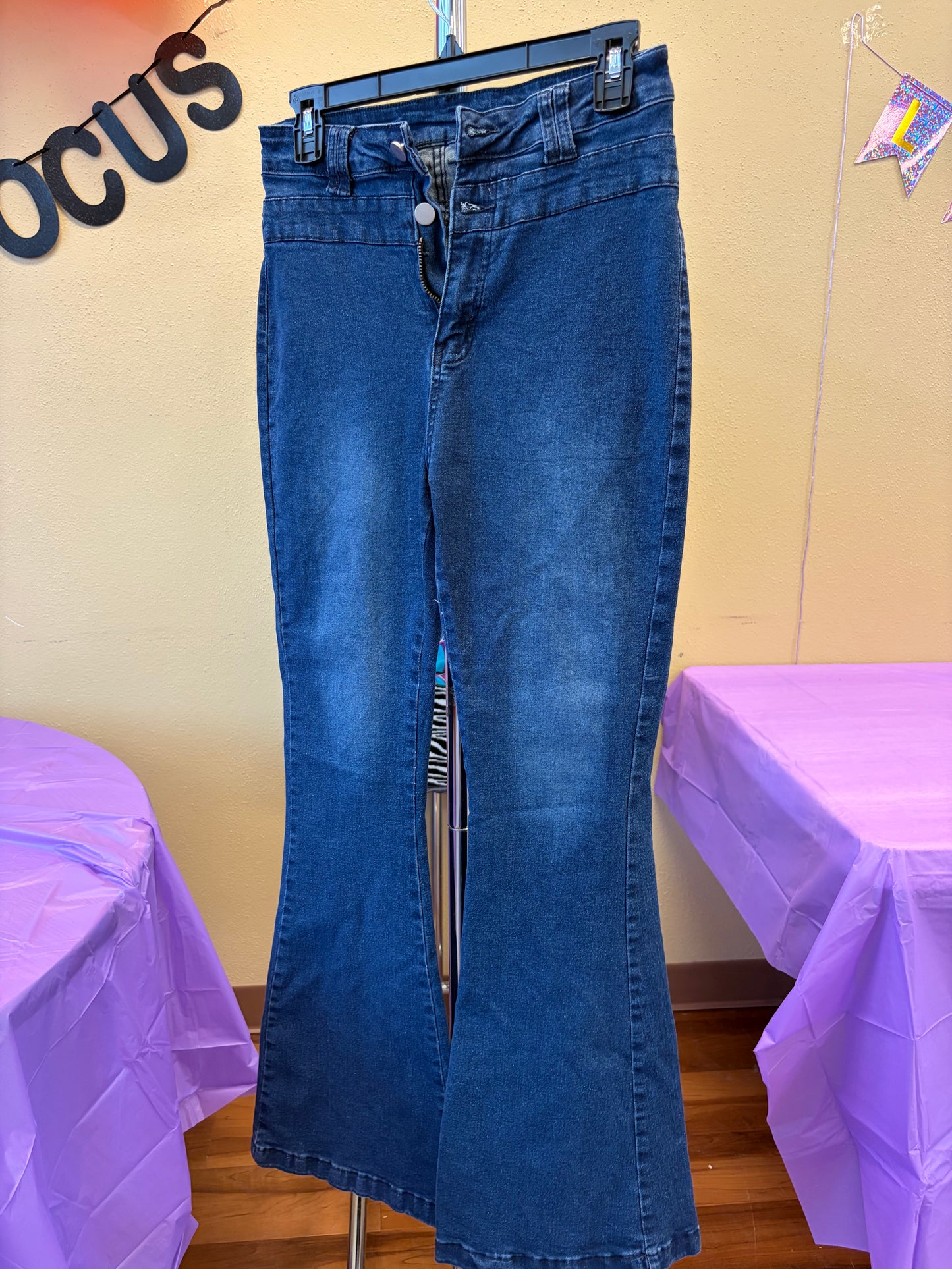 High Waisted Dark Wash Jeans - M