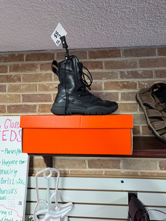 Nike Combat Boots 7M