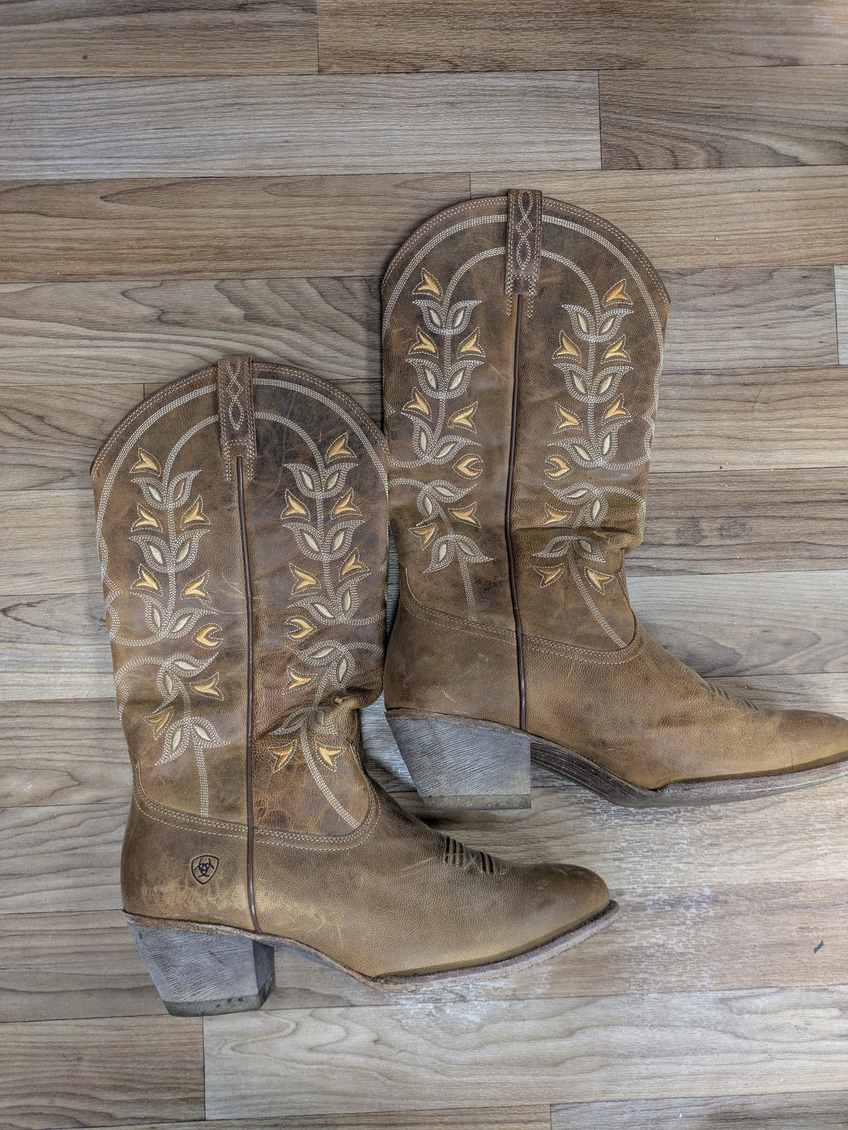 Ariat Desert Holly Leather Cowboy Boots