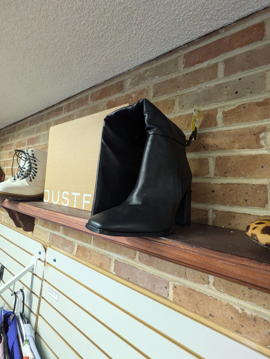 Shoes - Black knee high boots wmn size 8.5